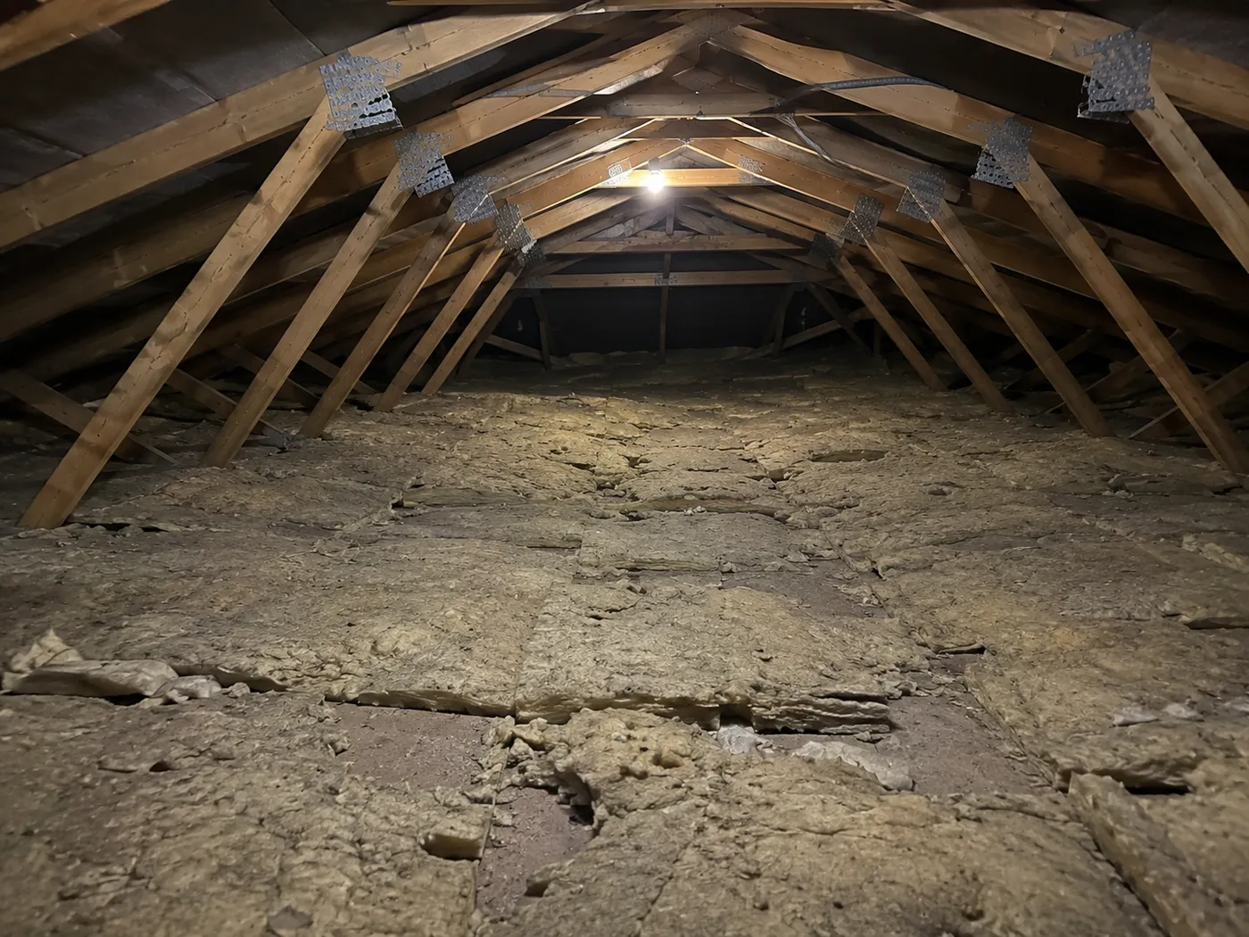 Isolation de combles par soufflage — avant